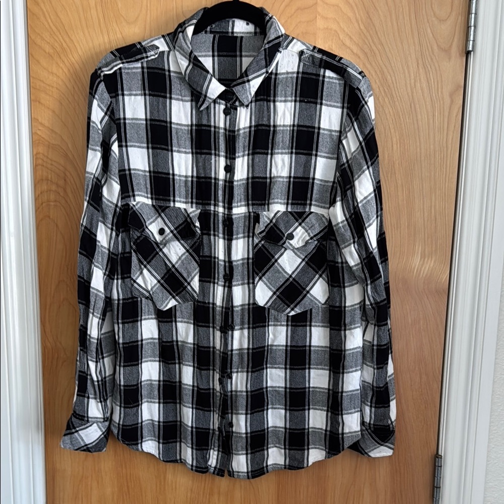 Sanctuary Black and White Plaid’s women’s flannel Shirt